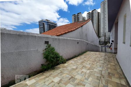 Casa à venda com 350m², 4 quartos e 3 vagas Casa à venda com 350m², 4 quartos e 3 vagasVaranda
