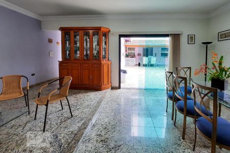 Casa à venda com 350m², 4 quartos e 3 vagas Casa à venda com 350m², 4 quartos e 3 vagasSala