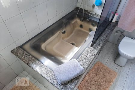 Casa à venda com 350m², 4 quartos e 3 vagas Casa à venda com 350m², 4 quartos e 3 vagasBanheiro da Suíte 1