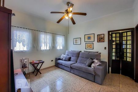 Casa à venda com 350m², 4 quartos e 3 vagas Casa à venda com 350m², 4 quartos e 3 vagasSala de TV