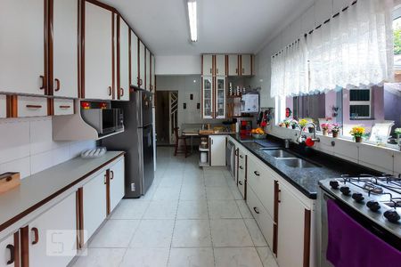 Casa à venda com 350m², 4 quartos e 3 vagas Casa à venda com 350m², 4 quartos e 3 vagasCozinha