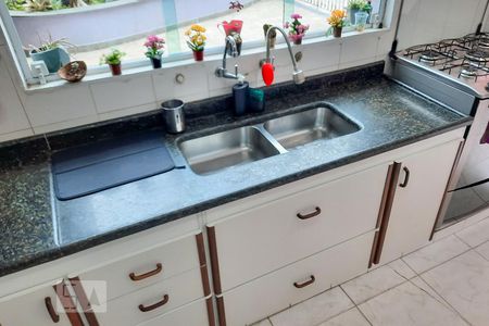 Casa à venda com 350m², 4 quartos e 3 vagas Casa à venda com 350m², 4 quartos e 3 vagasCozinha