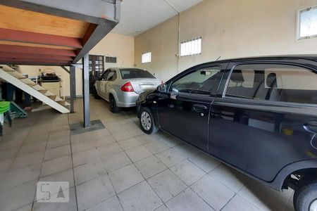 Casa à venda com 350m², 4 quartos e 3 vagas Casa à venda com 350m², 4 quartos e 3 vagasGaragem
