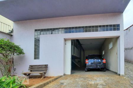 Casa à venda com 350m², 4 quartos e 3 vagas Casa à venda com 350m², 4 quartos e 3 vagasGaragem