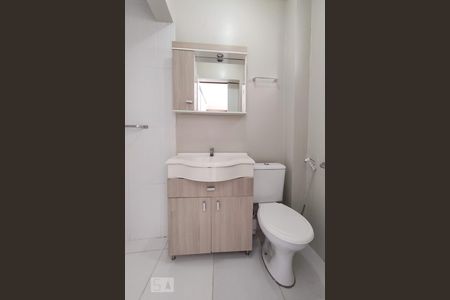 Banheiro 1 de casa de condomínio para alugar com 2 quartos, 84m² em Bairro Fátima, Canoas