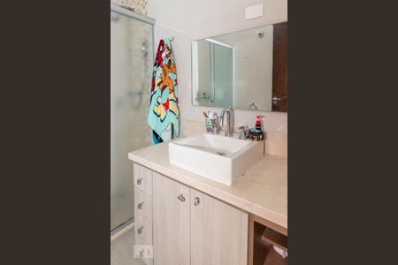 Casa à venda com 230m², 3 quartos e 3 vagasBanheiro