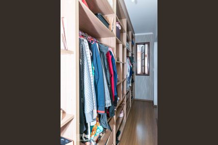 Casa à venda com 230m², 3 quartos e 3 vagasCloset da suíte