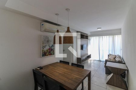 Sala de apartamento para alugar com 2 quartos, 64m² em Recreio dos Bandeirantes, Rio de Janeiro
