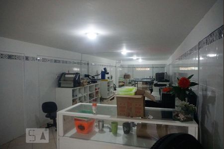 Casa à venda com 200m², 3 quartos e 3 vagas Casa à venda com 200m², 3 quartos e 3 vagasSalão subsolo