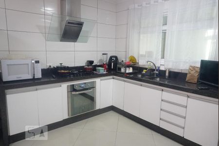 Casa à venda com 200m², 3 quartos e 3 vagas Casa à venda com 200m², 3 quartos e 3 vagasCozinha