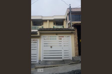 Casa à venda com 200m², 3 quartos e 3 vagas Casa à venda com 200m², 3 quartos e 3 vagasFachada da Casa