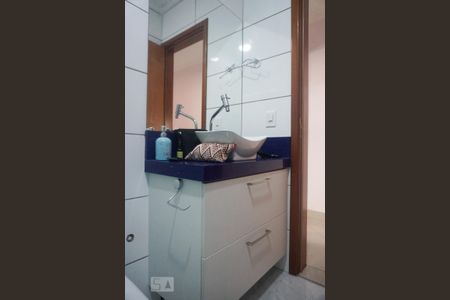 Casa à venda com 200m², 3 quartos e 3 vagas Casa à venda com 200m², 3 quartos e 3 vagasBanheiro Social