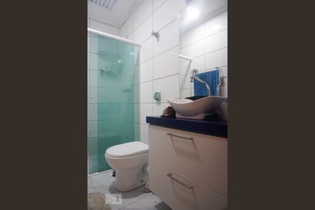 Casa à venda com 200m², 3 quartos e 3 vagas Casa à venda com 200m², 3 quartos e 3 vagasBanheiro Social