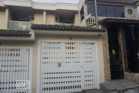 Casa à venda com 200m², 3 quartos e 3 vagas Casa à venda com 200m², 3 quartos e 3 vagasFachada da Casa