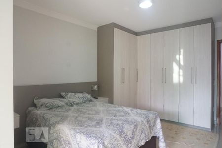 Casa à venda com 200m², 3 quartos e 3 vagas Casa à venda com 200m², 3 quartos e 3 vagasSuíte