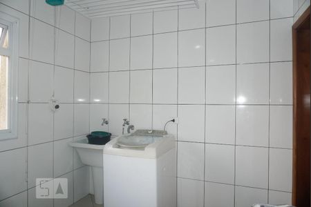 Casa à venda com 200m², 3 quartos e 3 vagas Casa à venda com 200m², 3 quartos e 3 vagasLavanderia