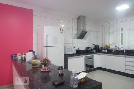 Casa à venda com 200m², 3 quartos e 3 vagas Casa à venda com 200m², 3 quartos e 3 vagasCozinha
