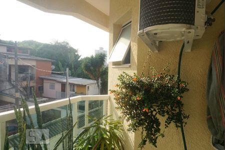 Casa à venda com 200m², 3 quartos e 3 vagas Casa à venda com 200m², 3 quartos e 3 vagasVaranda da Suíte