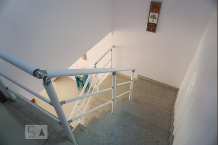 Casa à venda com 200m², 3 quartos e 3 vagas Casa à venda com 200m², 3 quartos e 3 vagasEscada