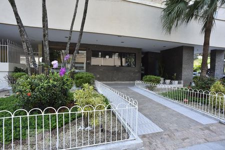 Apartamento para alugar com 65m², 2 quartos e 1 vagaEntrada do Bloco