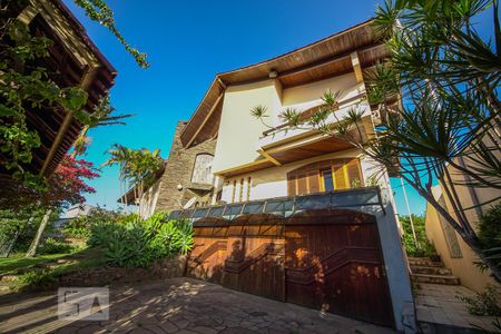 Casa para alugar com 500m², 5 quartos e 3 vagasFachada