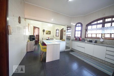 Casa para alugar com 500m², 5 quartos e 3 vagasCozinha