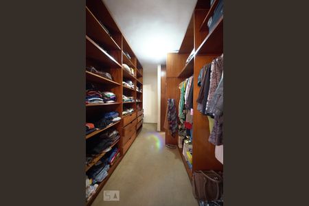 Casa para alugar com 500m², 5 quartos e 3 vagasCloset da suíte