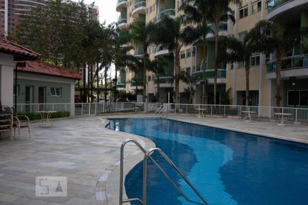 Apartamento para alugar com 100m², 2 quartos e 1 vaga Apartamento para alugar com 100m², 2 quartos e 1 vagaÁrea comum - Piscina