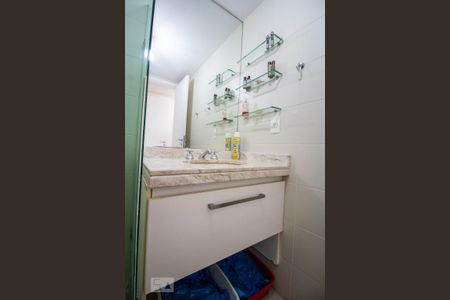 Apartamento para alugar com 100m², 2 quartos e 1 vaga Apartamento para alugar com 100m², 2 quartos e 1 vagaBanheiro Corredor