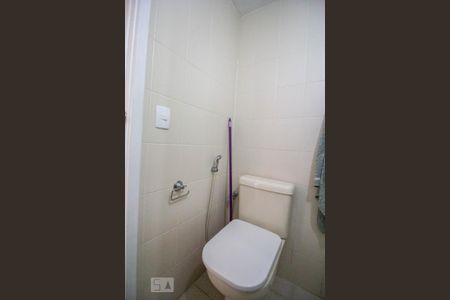 Apartamento para alugar com 100m², 2 quartos e 1 vaga Apartamento para alugar com 100m², 2 quartos e 1 vagaBanheiro Corredor