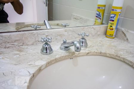 Apartamento para alugar com 100m², 2 quartos e 1 vaga Apartamento para alugar com 100m², 2 quartos e 1 vagaBanheiro Corredor