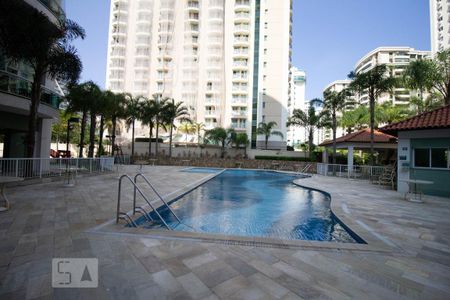 Apartamento para alugar com 100m², 2 quartos e 1 vaga Apartamento para alugar com 100m², 2 quartos e 1 vagaÁrea comum - Piscina