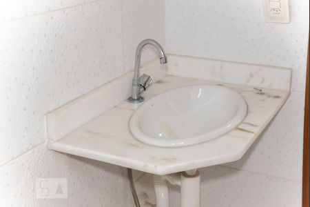 Casa de condomínio à venda com 80m², 3 quartos e 1 vagaDetalhe Banheiro da Suite 1