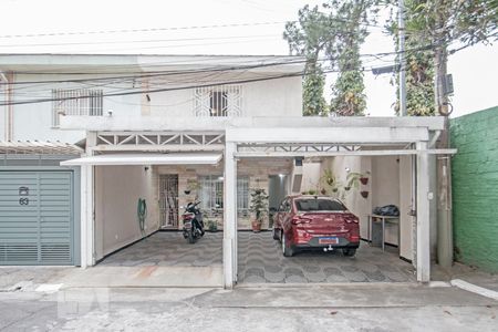 Casa à venda com 150m², 3 quartos e 3 vagas Casa à venda com 150m², 3 quartos e 3 vagasFachada