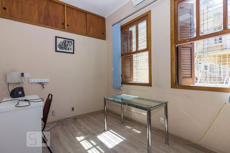 Quarto 1 de casa à venda com 6 quartos, 150m² em Floresta, Porto Alegre