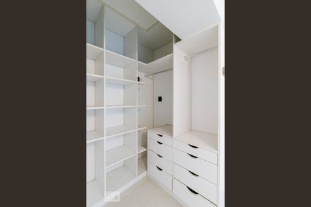 Apartamento à venda com 84m², 3 quartos e 1 vaga Apartamento à venda com 84m², 3 quartos e 1 vagaCloset da suíte