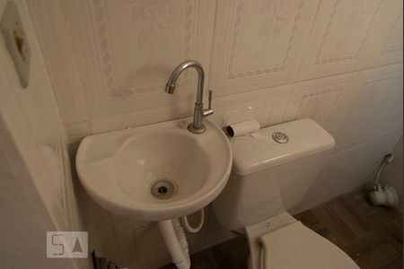 Pia de casa à venda com 5 quartos, 300m² em Vila Santa Virginia, São Paulo