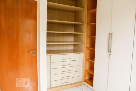 Quarto 1 de apartamento para alugar com 2 quartos, 63m² em Vila Anhangüera, São Paulo