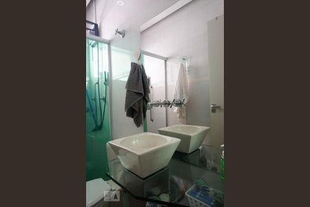 Casa à venda com 150m², 3 quartos e 2 vagasBanheiro da Suíte