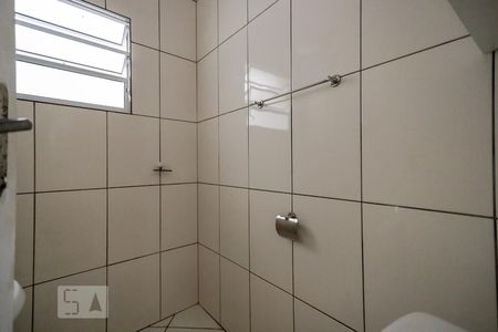Banheiro de casa para alugar com 1 quarto, 60m² em Jardim Guanca, São Paulo