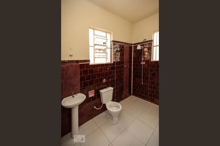 Casa à venda com 360m², 4 quartos e 8 vagasBanheiro 1