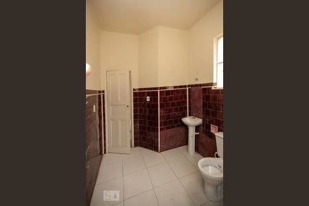 Casa à venda com 360m², 4 quartos e 8 vagasBanheiro 1