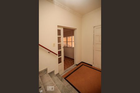 Casa à venda com 360m², 4 quartos e 8 vagasHall acesso aos quartos