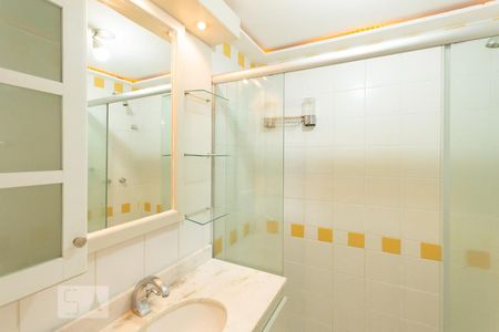 Banheiro Suíte de apartamento à venda com 2 quartos, 74m² em Praça da Bandeira, Rio de Janeiro
