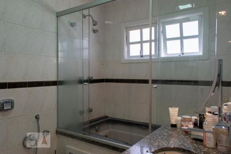 Casa à venda com 347m², 3 quartos e 6 vagasBANHEIRO QUARTO 1