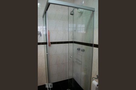 Casa à venda com 347m², 3 quartos e 6 vagasBANHEIRO QUARTO 1