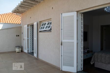 Casa à venda com 347m², 3 quartos e 6 vagasVARANDA QUARTO 1
