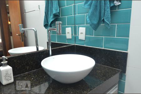 Banheiro de apartamento para alugar com 2 quartos, 50m² em Copacabana, Rio de Janeiro