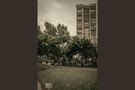 Apartamento para alugar com 100m², 2 quartos e 1 vaga Apartamento para alugar com 100m², 2 quartos e 1 vagaFachada do bloco