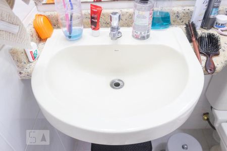 Apartamento à venda com 78m², 3 quartos e 2 vagasBanheiro da suíte